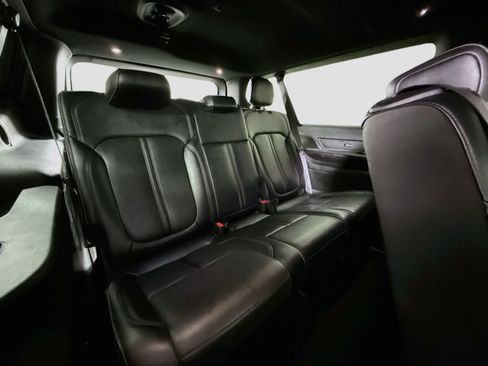 Used 2024 Jeep Wagoneer L Series II RWD image 42
