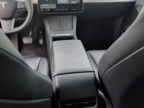 Used 2022 Tesla Model Y Long Range AWD/4WD image 18