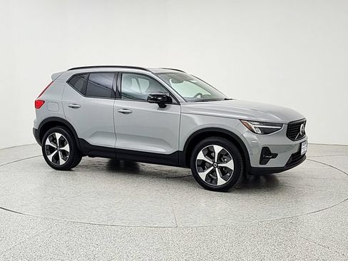 Used 2024 Volvo XC40 B5 Plus w/ Protection Package Premier AWD/4WD image 3