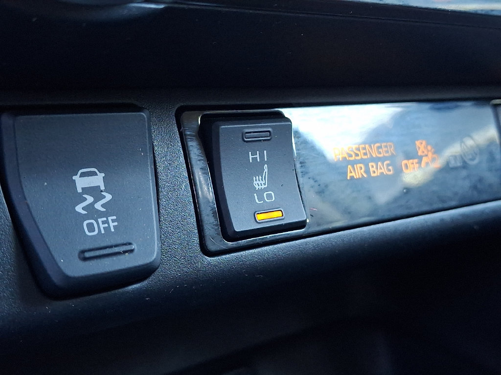 Used 2021 Toyota RAV4 XLE w/ Convenience Package AWD/4WD image 25