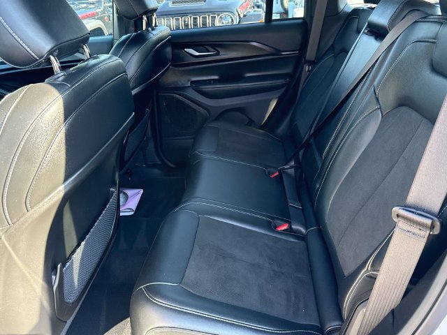 Used 2024 Jeep Grand Cherokee Altitude AWD/4WD image 17