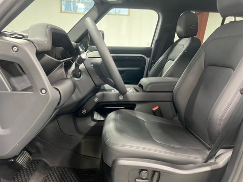 Used 2025 Land Rover Defender 110 S image 20