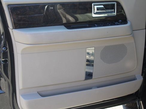Used 2015 Lincoln Navigator 2WD image 23