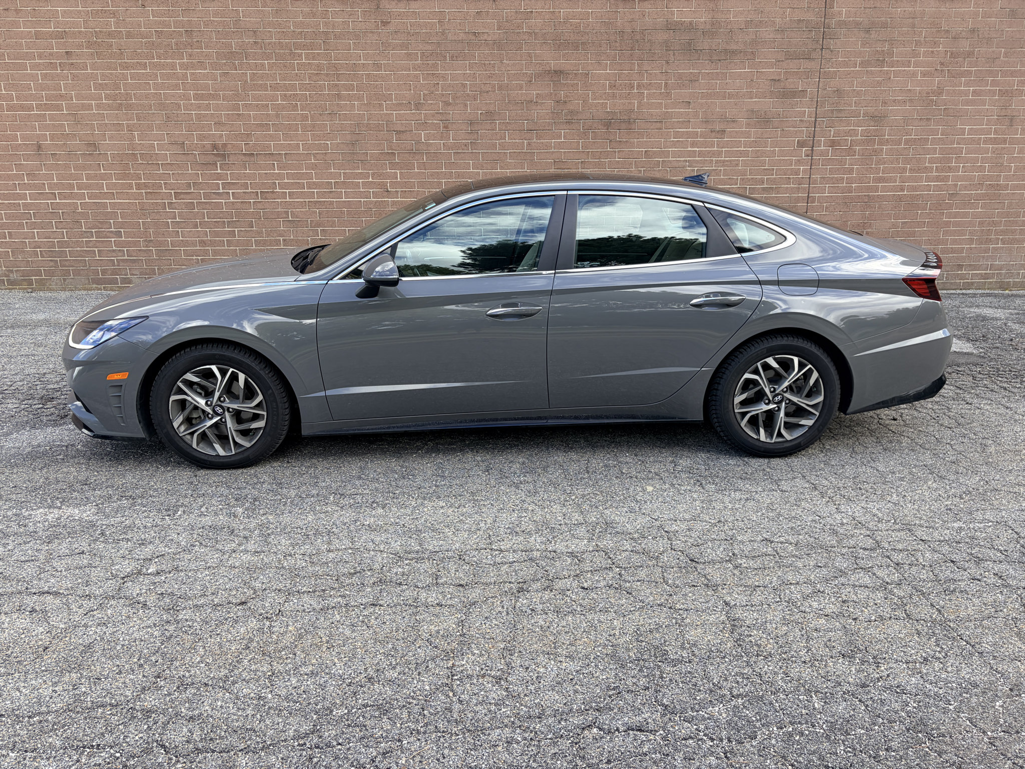 Used 2022 Hyundai Sonata SEL w/ Convenience Package FWD image 2