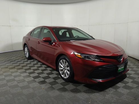 Used 2019 Toyota Camry LE FWD image 13