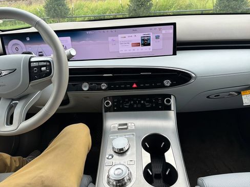 Certified 2026 Genesis GV70 2.5T Advanced AWD/4WD image 22