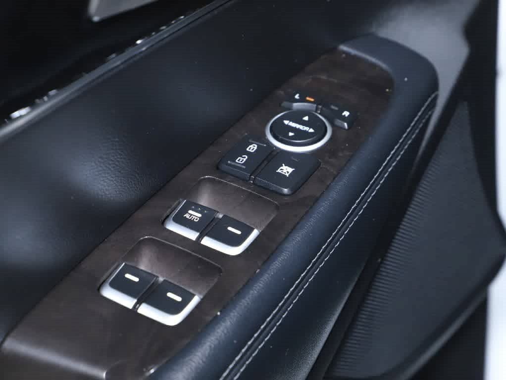 Used 2017 Kia Sorento FWD image 16