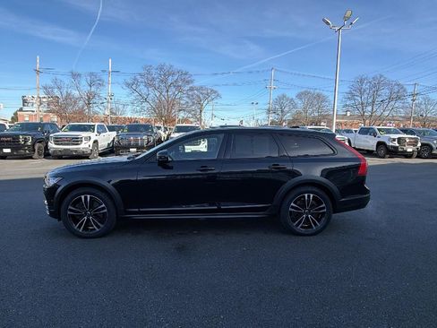 Used 2018 Volvo V90 T5 Cross Country w/ Convenience Package image 4