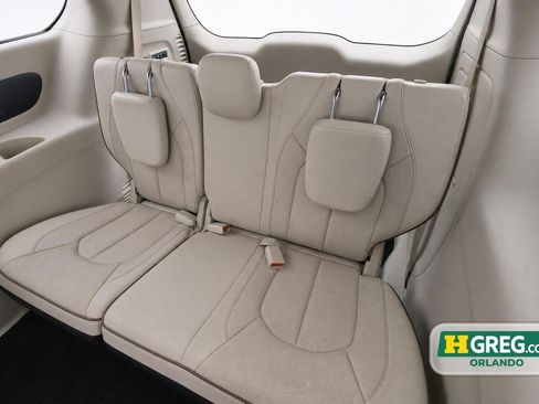 Used 2020 Chrysler Pacifica Limited FWD image 18