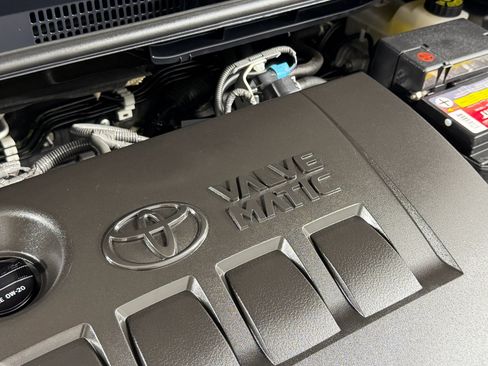 Used 2018 Toyota C-HR XLE FWD image 18