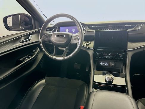 Used 2023 Jeep Grand Cherokee L Laredo image 18