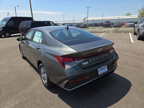 New 2026 Hyundai Elantra SE FWD image 8