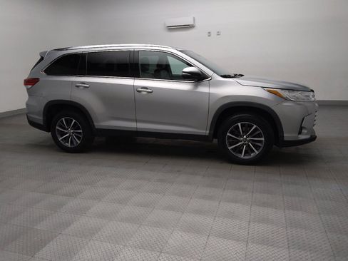 Used 2019 Toyota Highlander XLE image 11
