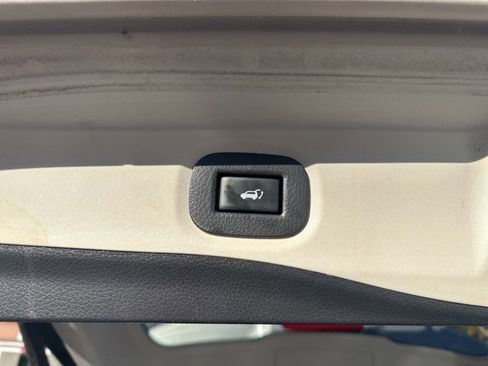 Used 2018 Nissan Rogue SV image 8