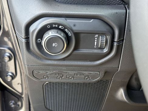 Used 2025 Jeep Wrangler Unlimited Rubicon AWD/4WD image 16