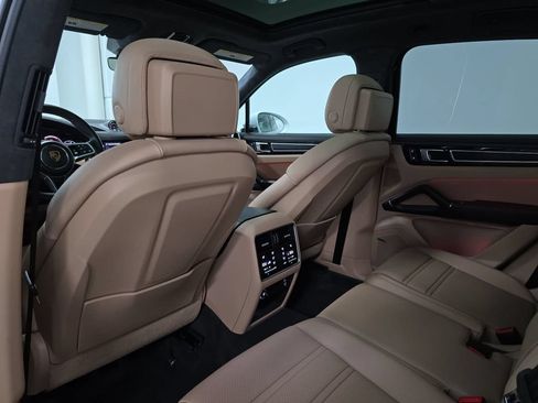 Certified 2022 Porsche Cayenne GTS AWD/4WD image 28