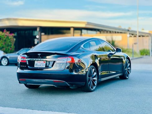 Used 2015 Tesla Model S 60 RWD image 5