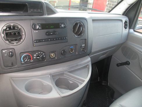 Used 2011 Ford E-450 and Econoline 450 Super Duty image 22