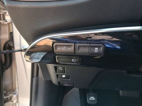 Used 2022 Toyota Prius Prime XLE FWD image 23