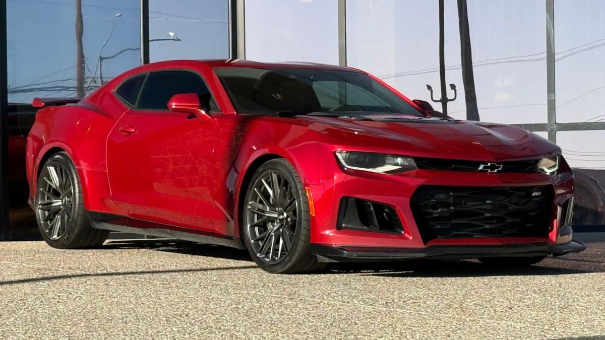 Used 2018 Chevrolet Camaro ZL1 RWD image 17