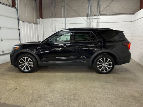 Certified 2025 Ford Explorer ST-Line image 4