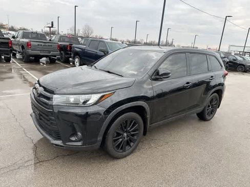Used 2019 Toyota Highlander SE w/ Nightshade Edition image 13