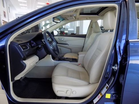 Used 2017 Toyota Camry XLE w/ Moonroof Package FWD image 18