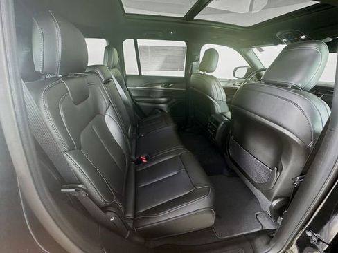 New 2025 Jeep Grand Cherokee Limited image 31