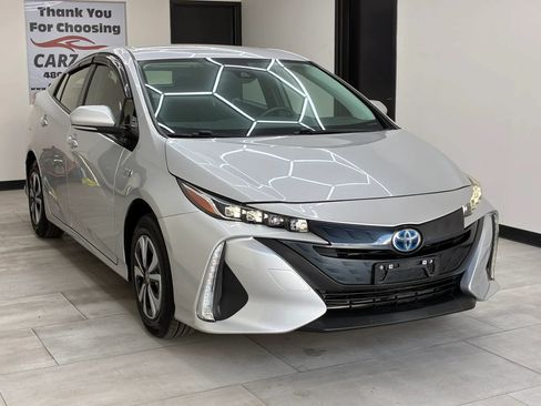 Used 2018 Toyota Prius Prime Plus w/ Carpet Mat Package FWD image 12