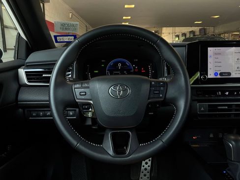 Used 2026 Toyota Camry SE FWD image 32