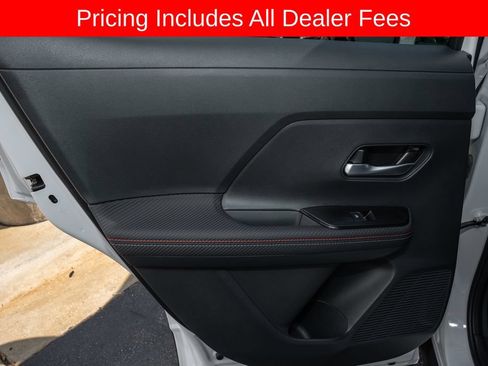 Used 2025 Nissan Kicks SR AWD/4WD image 9