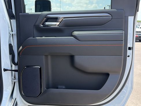 Used 2025 GMC Sierra 2500 AT4 w/ AT4 Premium Plus Package AWD/4WD image 17
