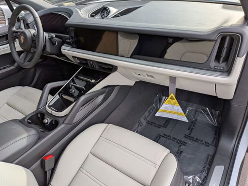 Certified 2026 Porsche Cayenne E-Hybrid AWD/4WD image 26