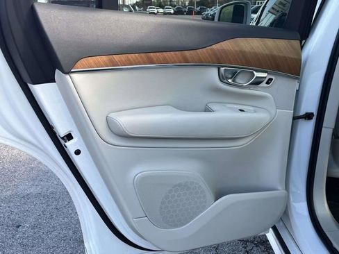 Used 2021 Volvo XC90 T6 Momentum image 18