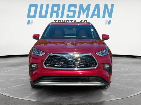Certified 2024 Toyota Highlander Platinum AWD/4WD image 2