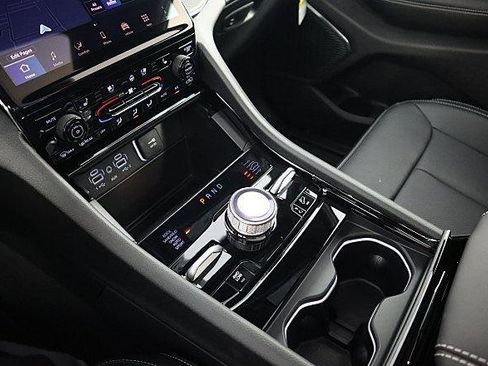 New 2025 Jeep Grand Cherokee Overland AWD/4WD image 14
