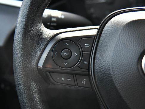 Used 2025 Toyota Corolla LE FWD image 30