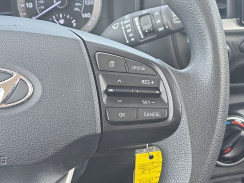 Used 2022 Hyundai Venue SE image 16
