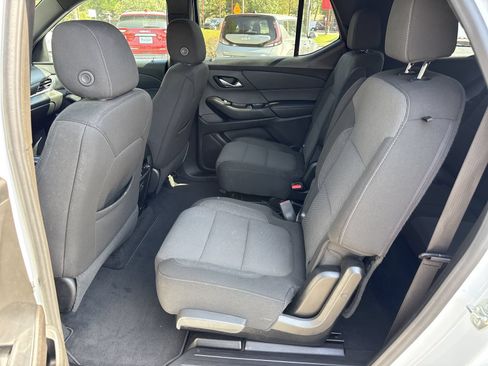 Used 2023 Chevrolet Traverse LT FWD image 10