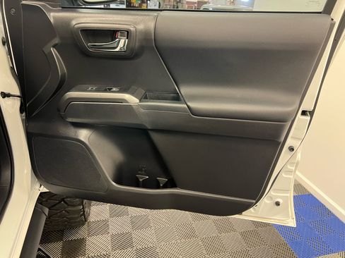Used 2022 Toyota Tacoma TRD Off-Road w/ Technology Package image 14