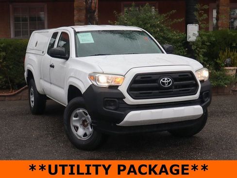 Used 2016 Toyota Tacoma SR image 2
