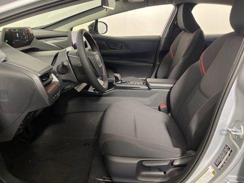 New 2026 Toyota Prius SE image 12