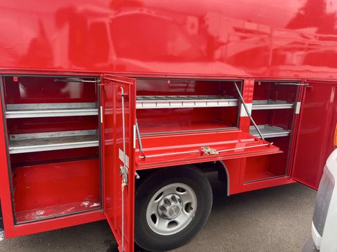 Used 2005 Chevrolet Express 3500 RWD image 13