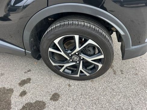 Used 2021 Toyota C-HR XLE image 44