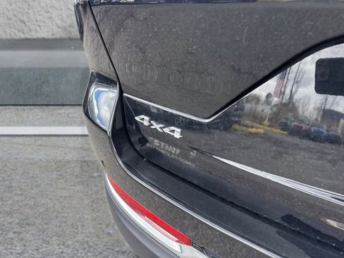 Used 2023 Jeep Grand Cherokee Laredo image 11