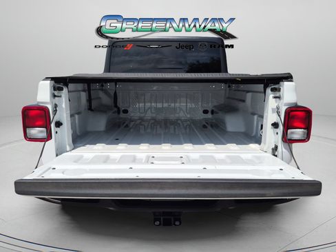 Used 2023 Jeep Gladiator Sport AWD/4WD image 6