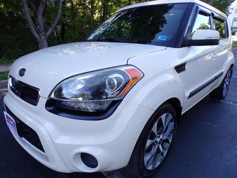 Used 2012 Kia Soul ! FWD image 3