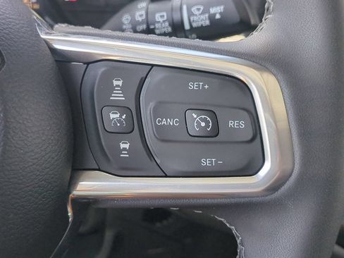 Used 2025 Jeep Wrangler Unlimited Sahara AWD/4WD image 27