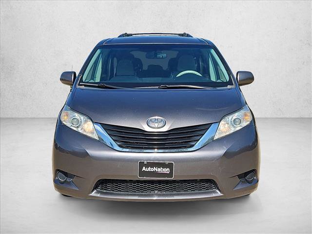 Used 2014 Toyota Sienna LE FWD image 2