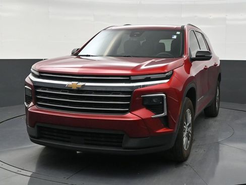 Used 2025 Chevrolet Traverse LT FWD image 8